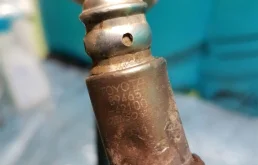 Датчик детонации для Toyota RAV4 2001 года на фотографиях