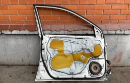 Дверь передняя левая для Toyota Corolla 2001 года на фотографиях