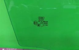 Стекла и зеркала для Audi Q3 2014 года на фотографиях