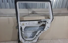 Двери для Hyundai Santa Fe Classic 2010 года на фотографиях