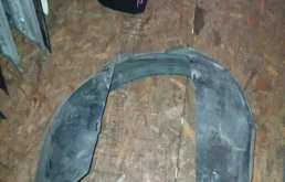 Подкрылок передний левый для Volvo C30 на фотографиях