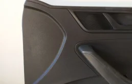 Уплотнитель передней правой двери для Skoda Rapid 2018 года на фотографиях