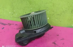 Мотор отопителя для Volkswagen Passat 2002 года на фотографиях