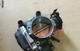 Дроссельная заслонка для Audi A4 1997 года на фотографиях