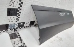 Молдинг двери задний правый для Volkswagen Tiguan 2022 года на фотографиях