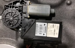 Дверь передняя правая для Audi A4 2001 года на фотографиях