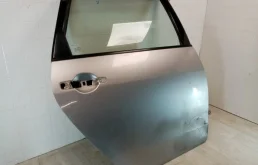 Двери для Mitsubishi Grandis 2005 года на фотографиях