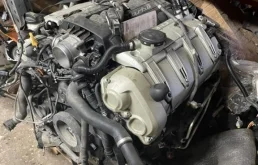 Двигатель без навесного для Porsche Cayenne 2008 года на фотографиях