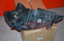 Фары для Nissan Tiida 2009 года на фотографиях