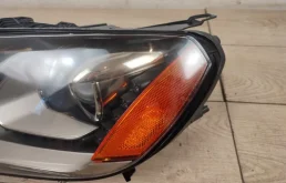 Фары для Volkswagen Touareg 2010 года на фотографиях