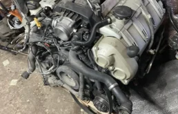 Двигатель без навесного для Porsche Cayenne 2008 года на фотографиях