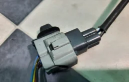 Лямбда-зонд (верхний) для Toyota RAV4 на фотографиях