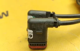 Датчик ABS передний правый для Mercedes-Benz E class на фотографиях