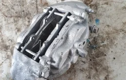 Суппорт передний левый (4775060280) для Toyota Land Cruiser 200 2007-2015