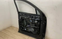 Накладка на дверь передняя левая для Audi Q7 2015 года на фотографиях