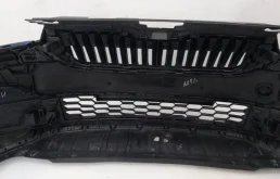 Решетка переднего бампера правая нижняя для Skoda Rapid 2020 года на фотографиях