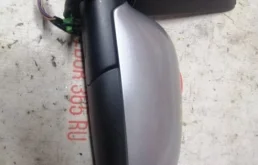 Стекла и зеркала для Volkswagen Touran 2008 года на фотографиях