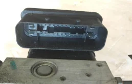 Блок ABS для Suzuki Grand Vitara на фотографиях