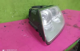 Фара ксенон левая для Volkswagen Touareg 2003 года на фотографиях