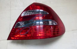 Фонарь внутренний правый для Mercedes-Benz E class на фотографиях