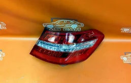 Фонарь внешний правый (НА КРЫЛЕ) для Mercedes-Benz E class W212 2009-2015