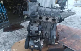 Двигатель без навесного для Volkswagen Polo 2008 года на фотографиях