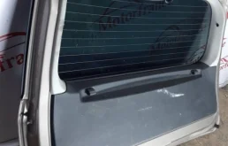 Дверь багажника для Nissan Note 2006 года на фотографиях