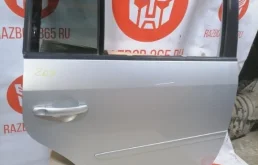 Дверь задняя правая для Volkswagen Touran 2012 года на фотографиях