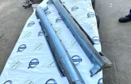 Накладка порога левая для Volvo C30 2006 года на фотографиях