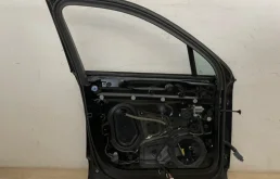 Накладка на дверь передняя левая для Audi Q7 2015 года на фотографиях