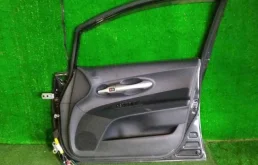 Дверь передняя правая для Toyota Corolla 2008 года на фотографиях