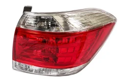 Фара правая для Toyota Highlander 2012 года на фотографиях