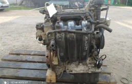 Двигатель без навесного для Volkswagen Polo 2003 года на фотографиях