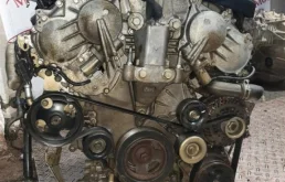 Двигатель без навесного для Nissan Pathfinder 2003 года на фотографиях