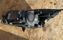 Фара правая для Opel Insignia 2009 года на фотографиях