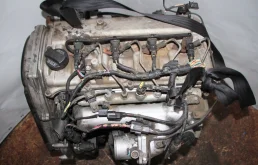 Двигатель без навесного для Hyundai Starex 2005 года на фотографиях