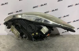 Фара правая для Volvo C30 2007 года на фотографиях