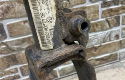 Амортизатор передний левый для Audi Q7 на фотографиях