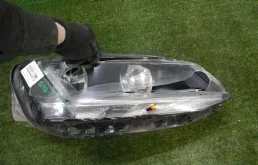 Фара правая для Volkswagen Jetta 2012 года на фотографиях