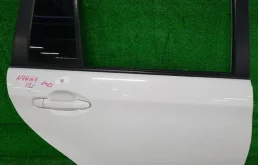 Дверь задняя правая для Toyota Corolla 2013 года на фотографиях