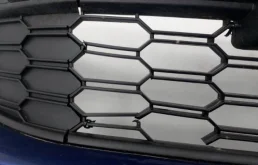 Решетка переднего бампера правая нижняя для Skoda Rapid 2020 года на фотографиях