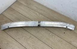 Усилитель бампера передний верхний для Audi Q7 на фотографиях