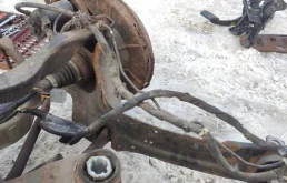 Рычаг продольный задний левый для Volvo XC70 2010 года на фотографиях