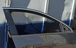 Двери для Opel Insignia 2016 года на фотографиях