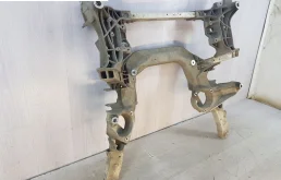 Подрамник двигателя для BMW 5er 2011 года на фотографиях