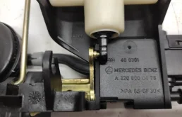 Замок багажника для Mercedes-Benz CL class 2005 года на фотографиях