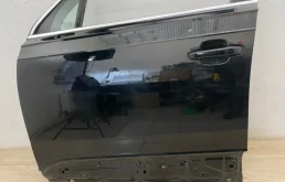 Накладка на дверь передняя левая для Audi Q7 2015 года на фотографиях