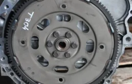 Маховик для Nissan X-Trail 2006 года на фотографиях