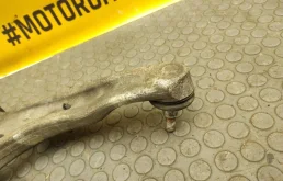 Усилитель переднего бампера для Mercedes-Benz CLA class 2014 года на фотографиях