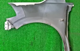 Крылья для Nissan Tiida 2012 года на фотографиях